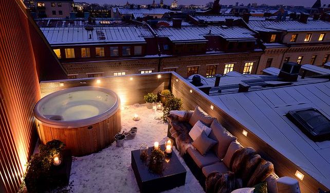 Kétszintes tetőtéri lakás skandináv módra - kültéri masszázsmedencével a tetőteraszon