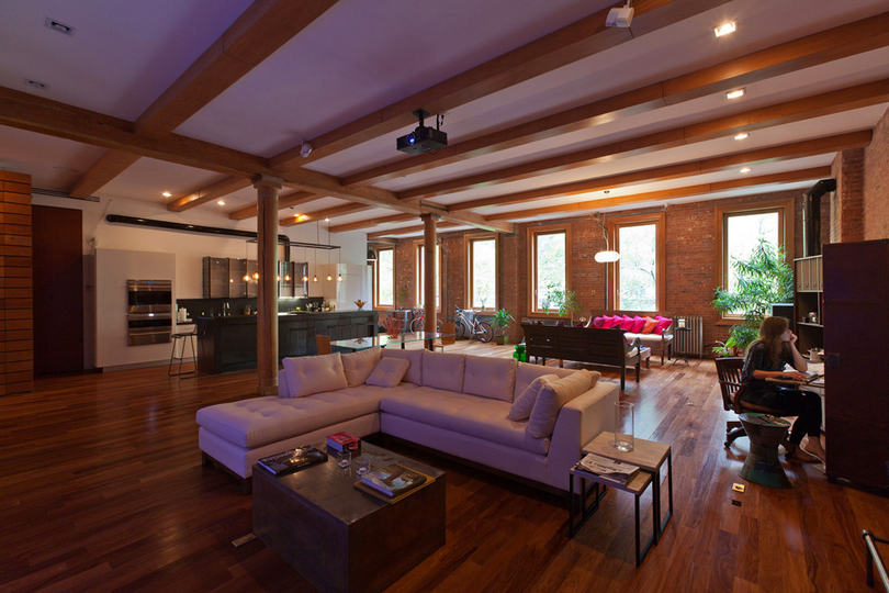 Klasszikus loft nyitott terekkel, meleg tégla és fa felületekkel - Jendretzki stúdió