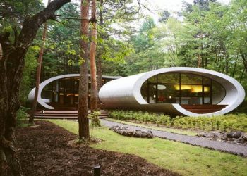 Kagyló ház - különleges szerkezetű beton épület a japán erdők mélyén 1