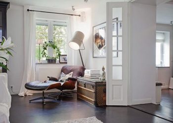 Stílusosan berendezett kétszintes ház nagyobb házak közé ékelődve 1