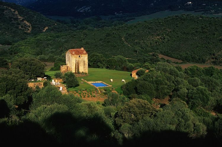 Romantikus menedék vastag kőfalak között - Korzika zord hegyei között 1