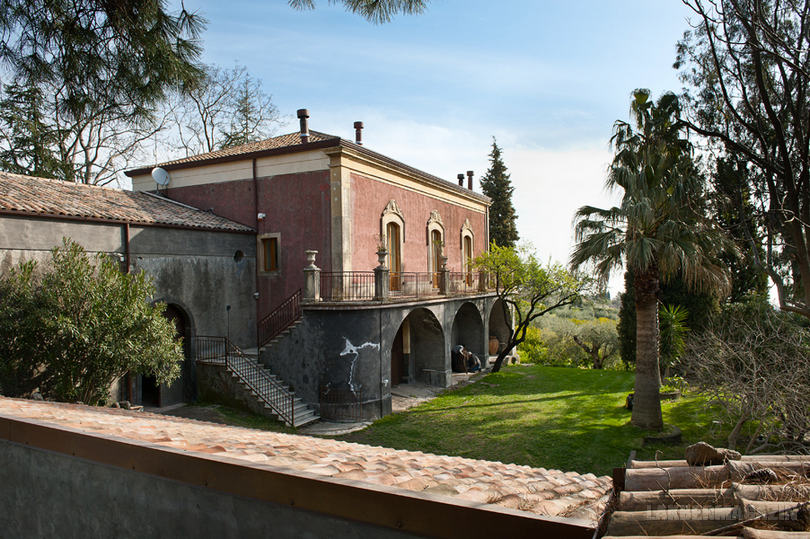 Modern és rusztikus lakberendezés harmóniában egy szicíliai farmházban 2