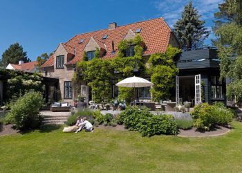 Modern életstílus és finom antik részletek - tágas, világos családi ház 1