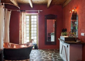 Toszkán villa hangulatú, mediterrán stílusú tanyaház Svédországban 1