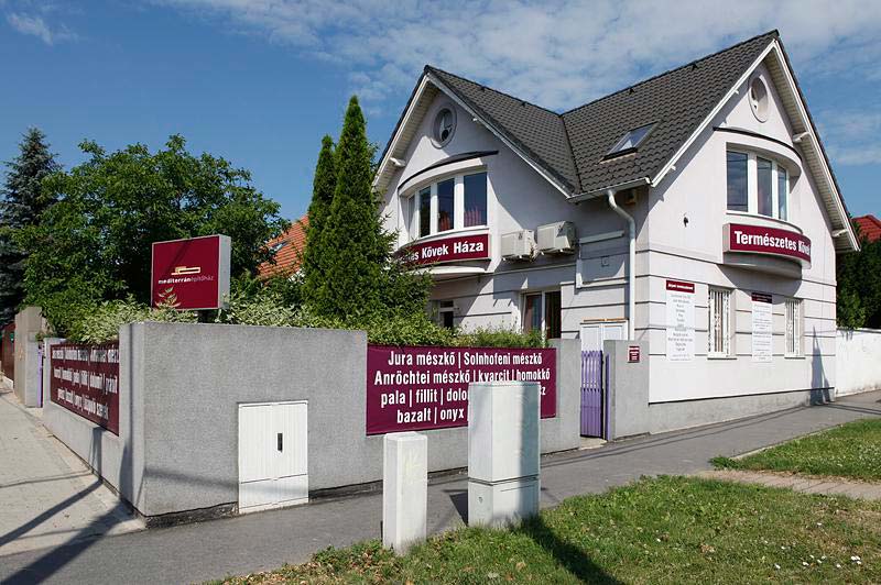 Mediterrán Építőház Kft., a Természetes Kövek Háza - bemutatóterem, Budaörs