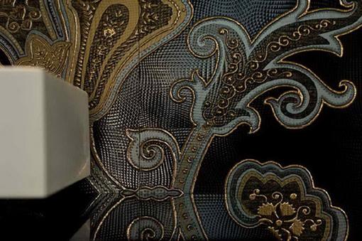 Luxus falicsempe virág motívumokkal