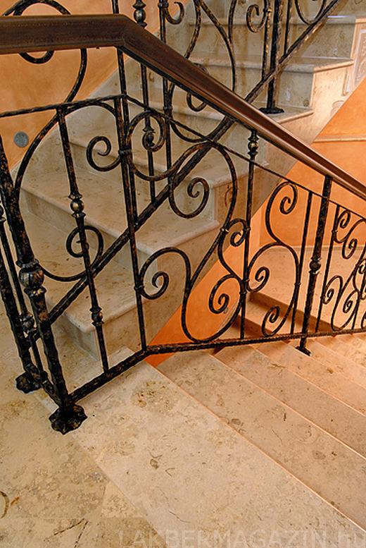 Jura mészkő, beige profilos lépcső 