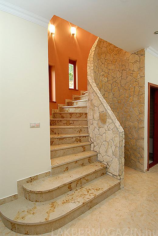 Jura mészkő, vörös lépcsőburkolat