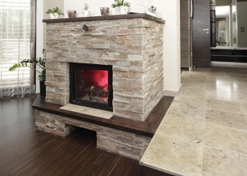 Természetes mészkőburkolatok egy fiatal házaspár otthonában - hűvös elegancia