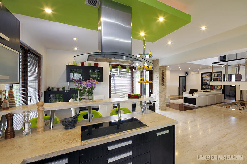 Bár a zen nagyon közel áll a napjainkban oly népszerű minimálhoz, mégis sokkal barátságosabb és élhetőbb stílus. Tökéletes példája ez a ház, mely mentes a szigorú szimmetriától és a túlzott rendmániától 4