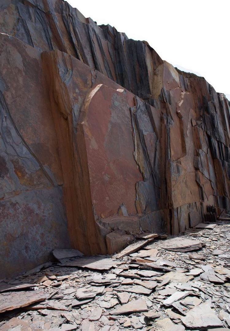 A hasított palák színben eltérőek lehetnek egymástól