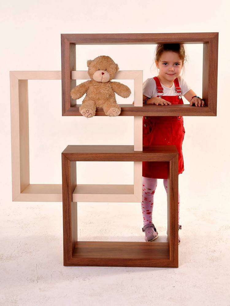 A gyerekszobában is gyerekjáték az elhelyezése, a polc minden testmagassághoz alkalmazkodik