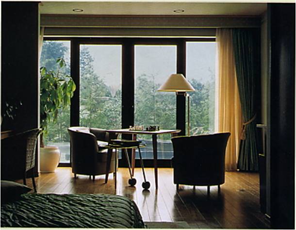 Egyedi, innovatív, professzionális megoldás a belsőépítészetnek, az árnyékolástechnikának és a reklámszakmának: LCD elektromos fólia 