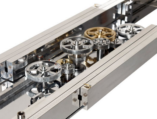 Toldható üveg ebédlőasztal látványos szerkezettel - az Astrolab, a Roche Bobois újdonsága 7 Toldható üveg ebédlőasztal látványos szerkezettel - az Astrolab, a Roche Bobois újdonsága 7