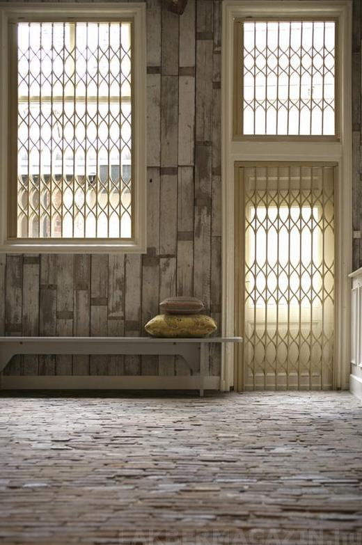 Rusztikus tapéta törmelék fa motívummal - Piet Hein Eek