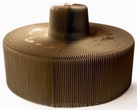 hajlékony és rugalmas, teljes egészében újrahasznosított papírból és hulladék fából készült különleges karton szék