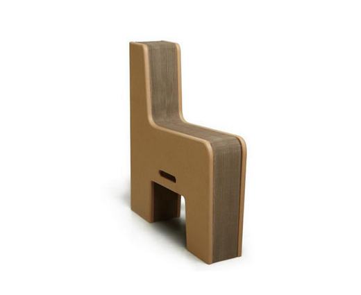 hajlékony és rugalmas, teljes egészében újrahasznosított papírból és hulladék fából készült különleges karton szék