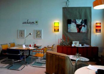 Szentirmai-Joly Zsuzsanna Luciole lámpái, Farkas Kata - Helyzetek című festménye