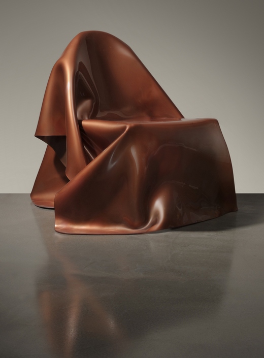 A rejtélyes szellem szék - egyedi formájú, átlátszó ülőbútor