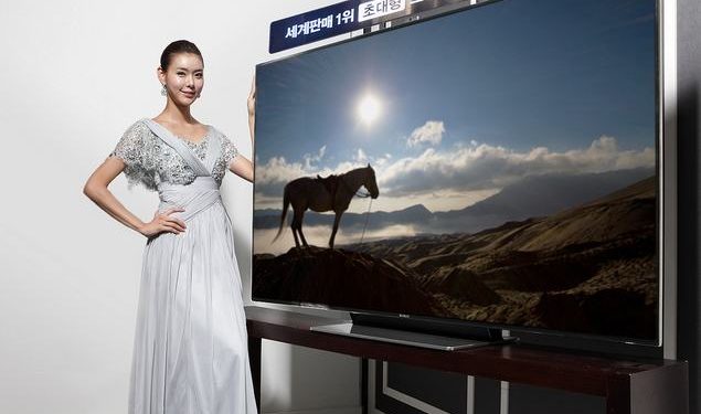Hatalmas méret, ragyogó képminőség, okos funkciók - a Samsung Smart TV kínálatának 75 hüvelykes zászlóshajója, az ES9000