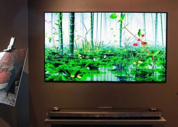 Mint kép a falon - falra simuló LG SIGNATURE OLED W7 televízió az LG-től
