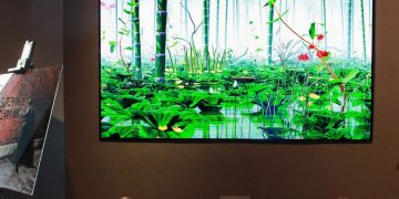 Mint kép a falon - falra simuló LG SIGNATURE OLED W7 televízió az LG-től