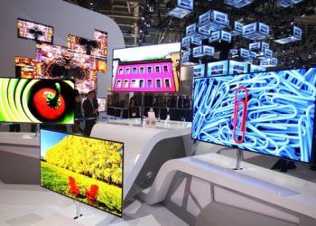 A világ legnagyobb, kereskedelmi forgalomban kapható OLED TV-jét mutatta be a Samsung