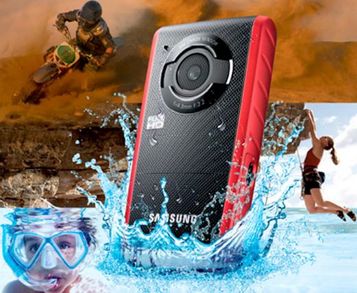 Víz, por és ütések. A Samsung W200 Full HD videokamera szinte mindent túlél.