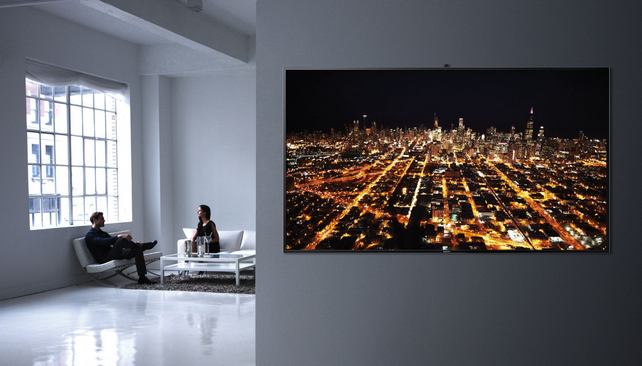 A továbbfejlesztett Samsung Smart Hub kezelőfelület felhasználóbarát, panelekre bontott kialakításával a TV kezdő képernyőjét szórakoztató és közösségi fókuszponttá alakítja át - w f9000 3