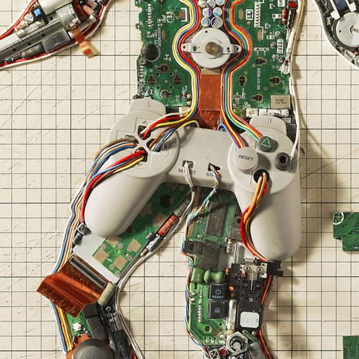 Látványos, kreatív plakátok egy reklámkampányhoz elektronikus hulladékokból