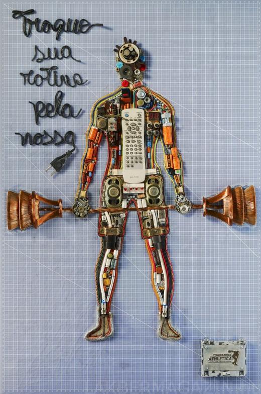 Látványos, kreatív plakátok egy reklámkampányhoz elektronikus hulladékokból