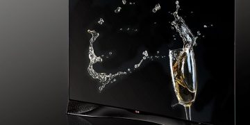 Legyen a TV a nappali ékszere! Swarovski kristályoktól csillog az LG OLED TV-je