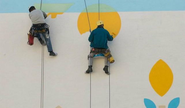 Új színekkel és street art alkotásokkal díszíti ki néhány héten belül a budapesti romkocsmák tűzfalait a Színes Város Csoport