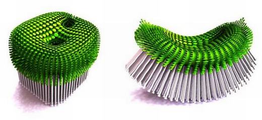 A New Yorkban dolgozó Francis A. Bitonti designer ötlete a százlábú inspirálta, kefére emlékeztető, alakmemóriával rendelkező, emlékező polimer anyagú jópofa szék.