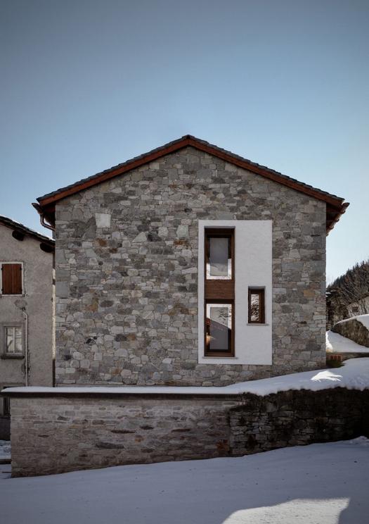 Istálló és pajta átalakítása szép, modern otthonná