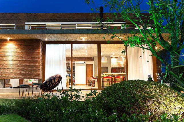 Kétoldalú kandalló design, kültéri és beltéri is egyben, a teraszon és a nappaliban is hangulatos 3