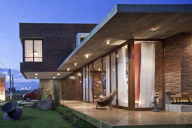 Kétoldalú kandalló design, kültéri és beltéri is egyben, a teraszon és a nappaliban is hangulatos 6