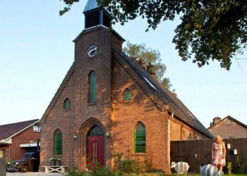 Történelmi holland templom épület átalakítása egyedi loft otthonná 1