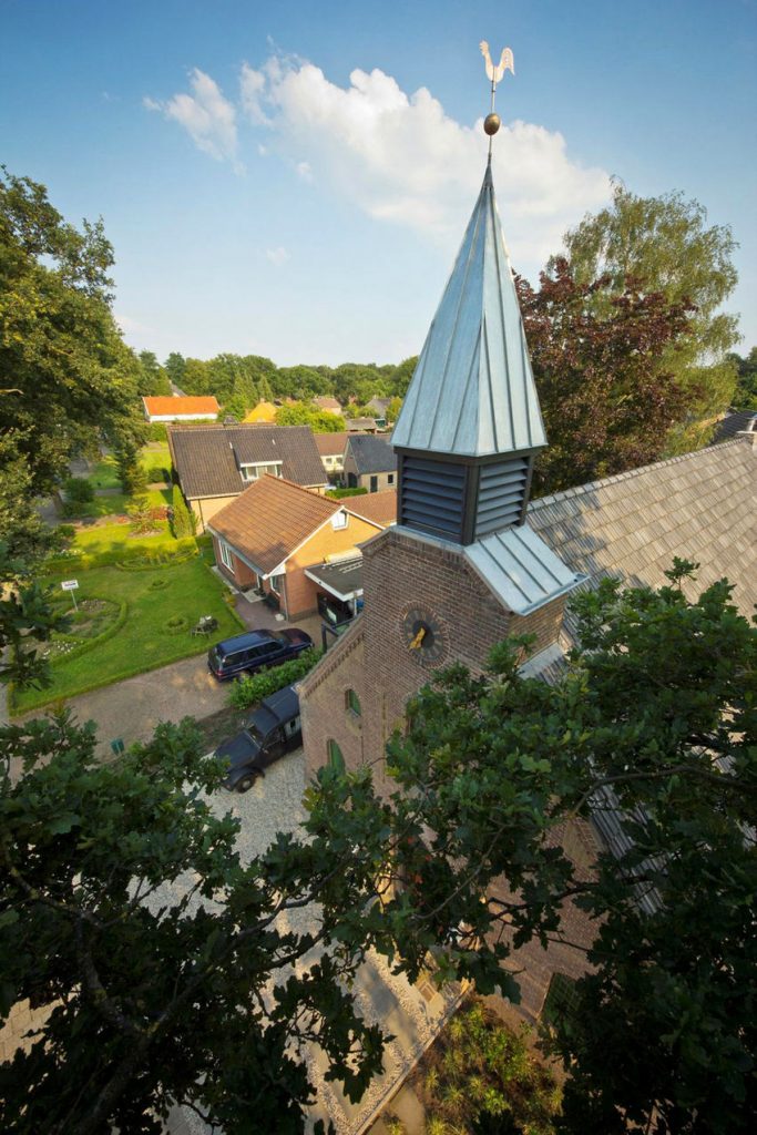 Történelmi holland templom épület átalakítása egyedi loft otthonná