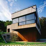 Fa és üveg épület Horvátországban