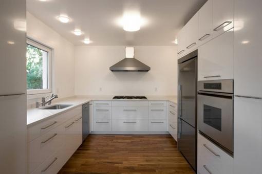 ikerhaz-cedrusfa-burkolattal-14