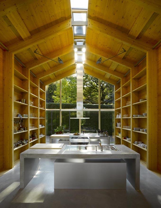 Modern, minimalista otthon és munkahely - a csónakház ihlette Nobis Housen