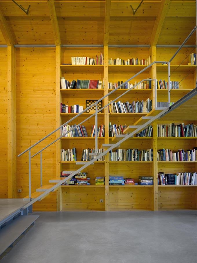 Modern, minimalista otthon és munkahely - a csónakház ihlette Nobis Housen