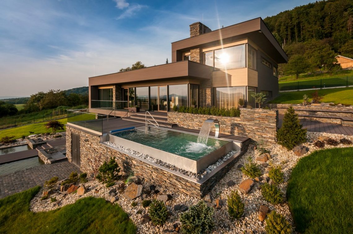 Funkcionalista és energiahatékony családi ház az erdő szélén