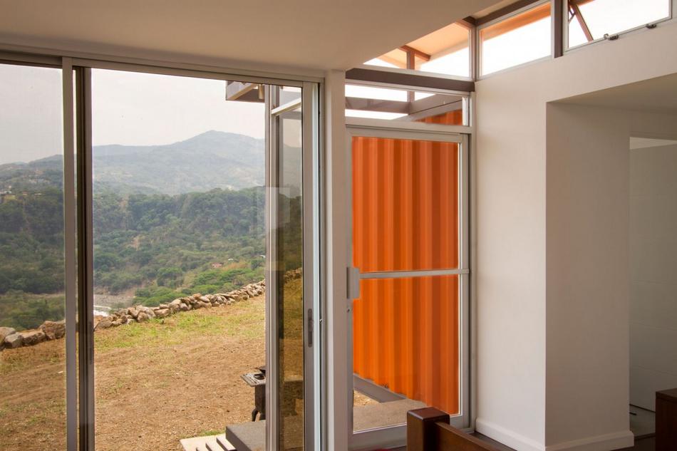 Fantasztikus építészeti project egy bátor döntésből - álomotthon leselejtezett konténerekból Álomotthon leselejtezett konténerekből