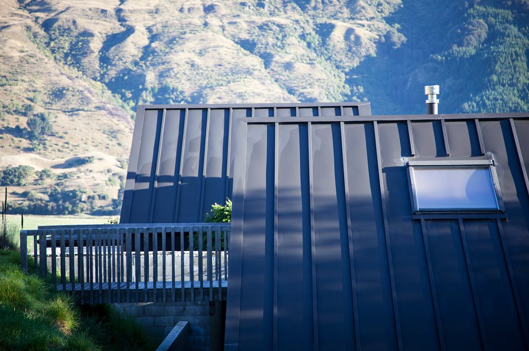 Kő, üveg és fém, mennyezet nélküli látványos terek... ház Új-Zélandon