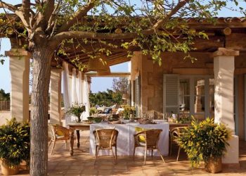 Kerti életre hangolva - otthonos, természetes enteriőrökkel és pompás verandával