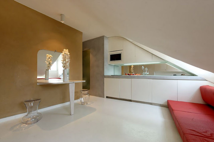 Felújított tetőtéri minigarzon - a minimális élettér Felújított tetőtéri minigarzon - a minimális élettér