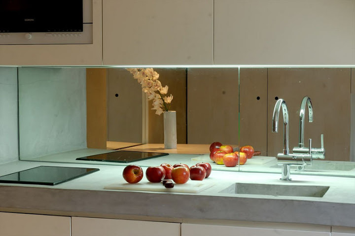 Felújított tetőtéri minigarzon - a minimális élettér Felújított tetőtéri minigarzon - a minimális élettér