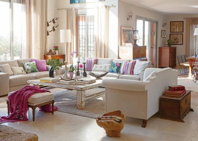 Virágok színei és a tavasz frissessége egy szép természetes otthonban